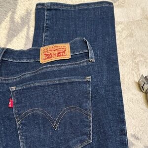 675.  Levi's Women's Dark Blue Classic Straight Leg Jeans